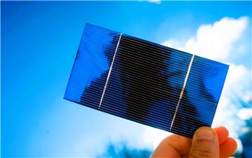 Pin mặt trời TOPCon hai mặt đạt hiệu suất hơn 32%